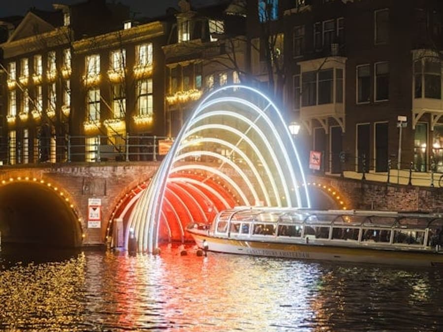 Amsterdam Light Festival: Covered Boat Cruise + Hot Choco