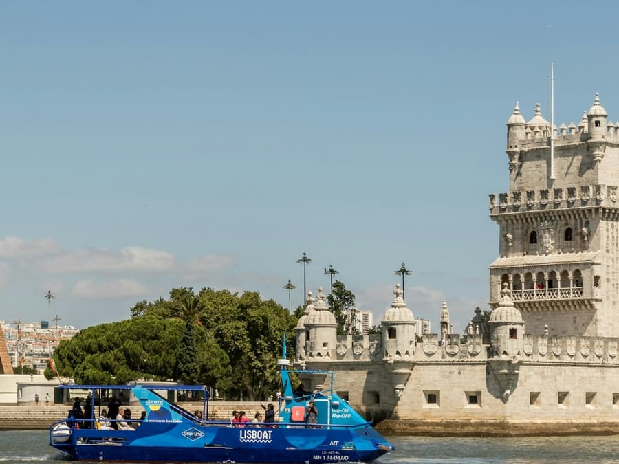 Lissabon: Eepinen Hop-on Hop-off Bussikierros + Ääniopas