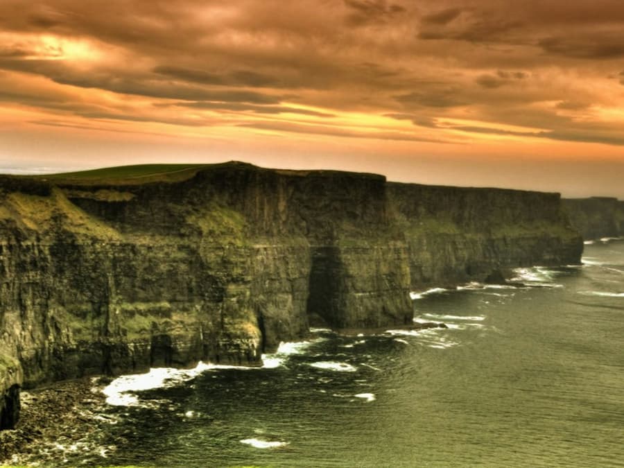 Cliffs of Moher & Galway City: Day Trip from Dublin
