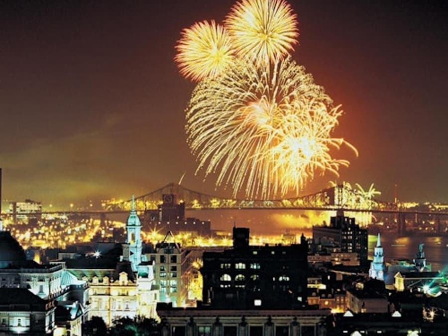 Montreal: Hop-on Hop-off Bus Night Tour