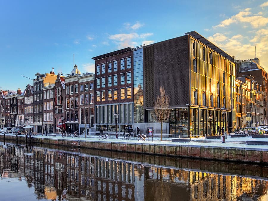 Anne Frank Walking Tour with Jewish Quarter, Synagogue & Museums Visit