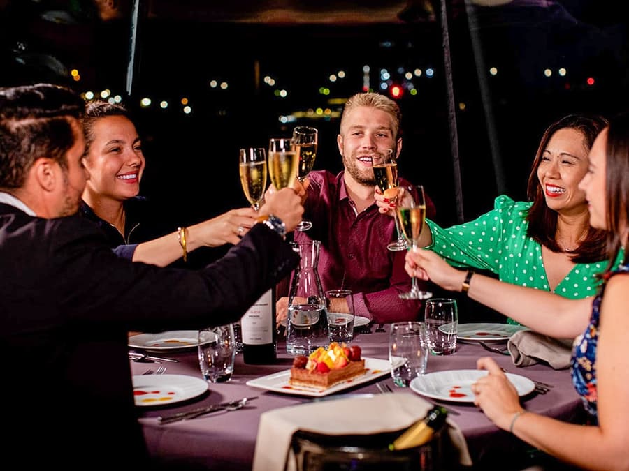 کروز شام در رودخانه سن با منوی ویژه فرانسوی توسط Bateaux Parisiens