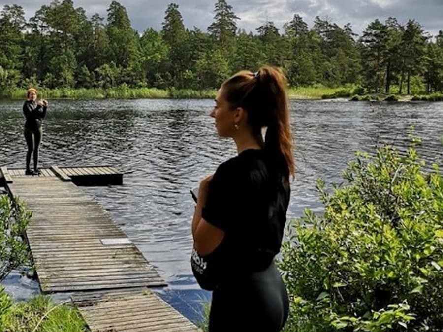 Stockholm: Tur i naturreservat med fottur + lunsj ved leirbål + tur/retur transport