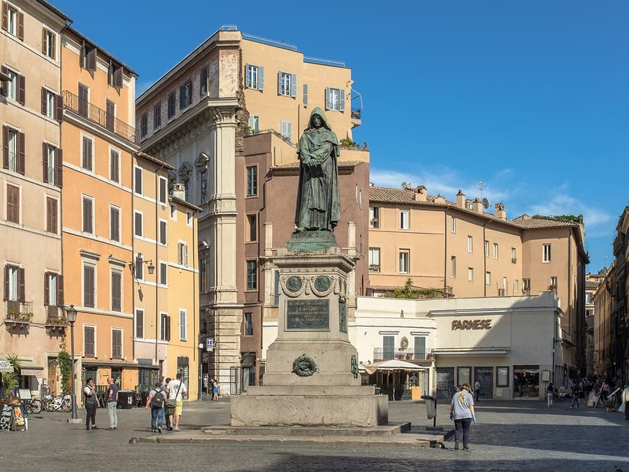 Leyendas y Fantasmas de Roma: Tour Nocturno a Pie