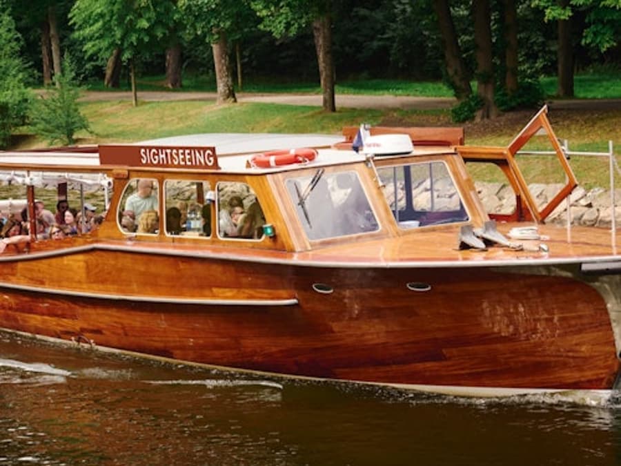 Stockholm: Guided Archipelago Wooden Boat Tour