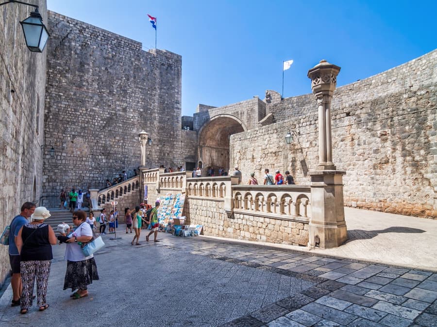 تور پیادهروی با راهنما در King's Landing در دوبروونیک
