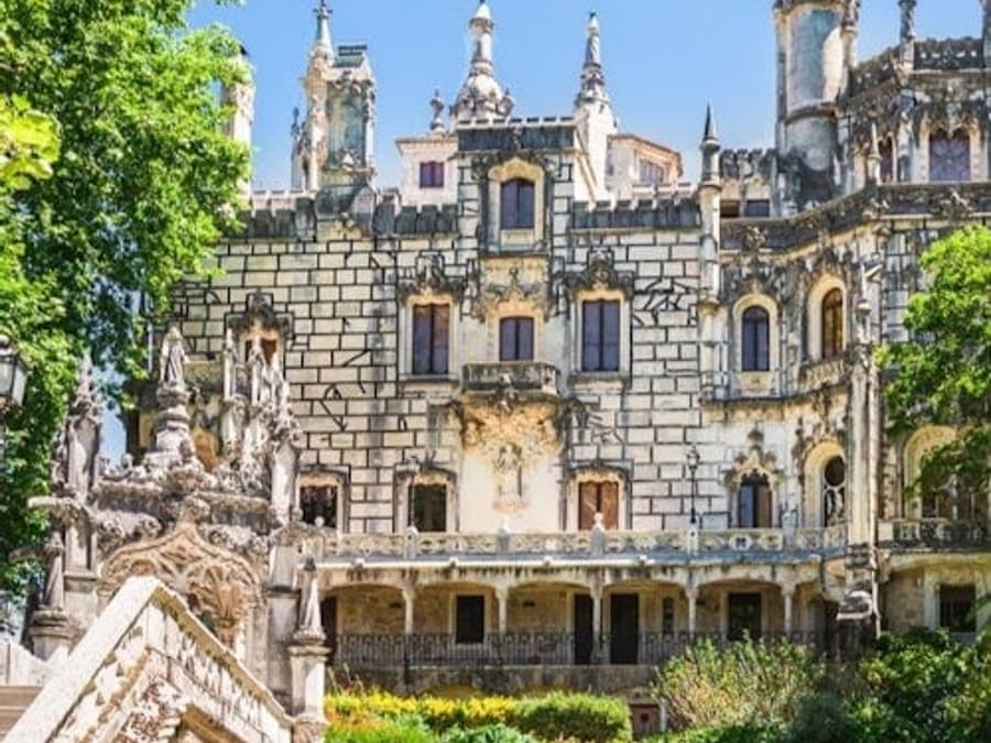 સિન્ટ્રા અને Quinta da Regaleira: માર્ગદર્શિત પ્રવાસ + પરિવહન