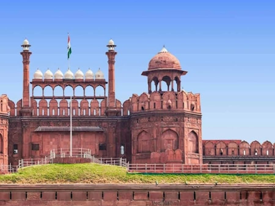 New Delhi: Guided Day Tour + Roundtrip Transfer