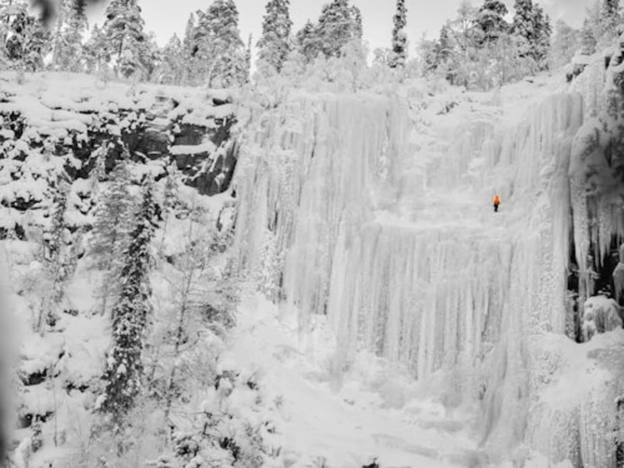 Air Terjun Beku Korouoma: Tur Pemandu + Transfer dari Rovaniemi