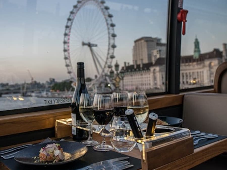 London: 6-Gänge-Dinner auf einer Panoramatour mit dem Bus von Bustronome