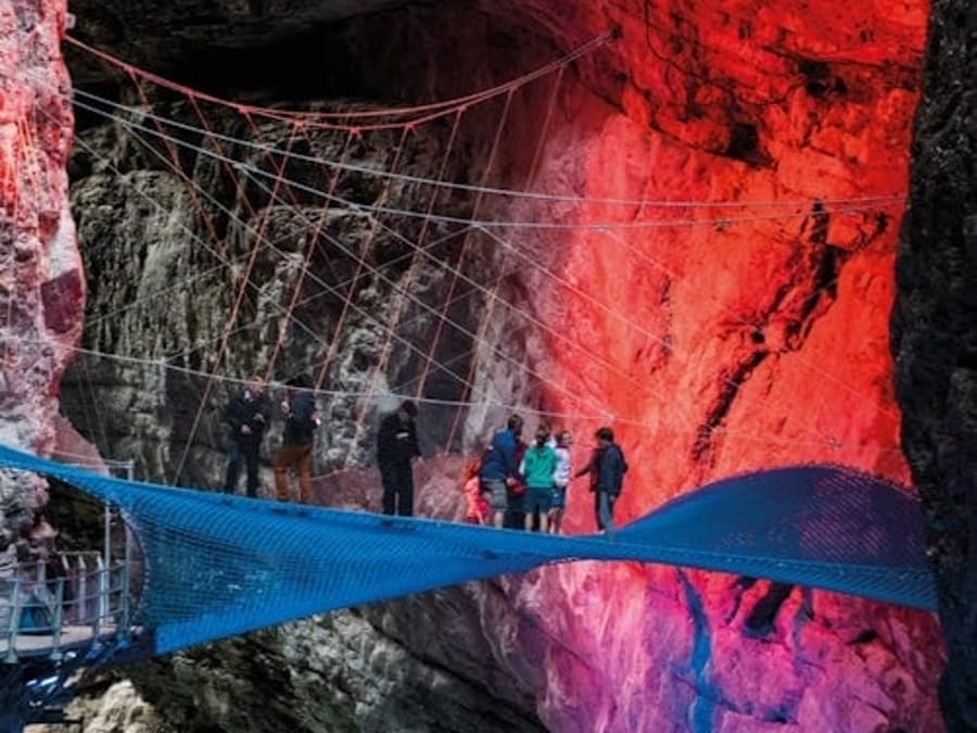 Glacier Canyon and Crystal Museum
