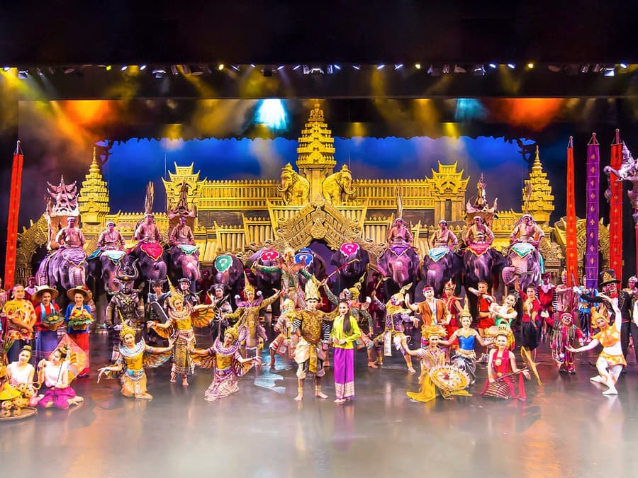 Billets pour Phuket Fantasea avec transferts partagés aller-retour et dîner en option