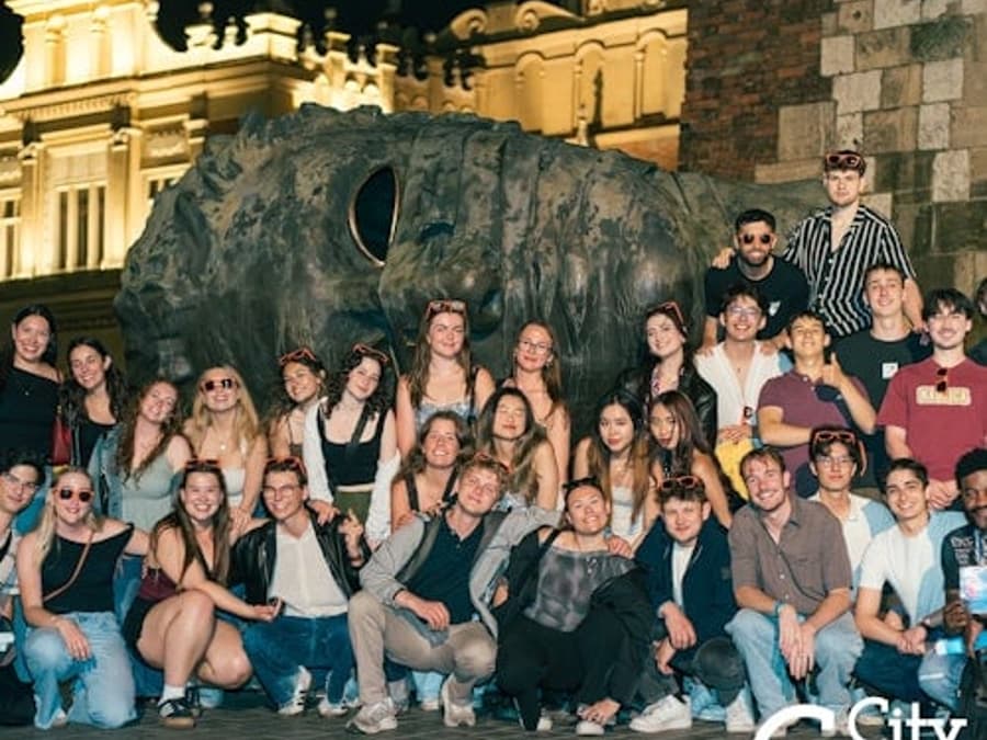 City Pub Crawl Krakow: Open Bar, VIP Entry, Welcome Shots