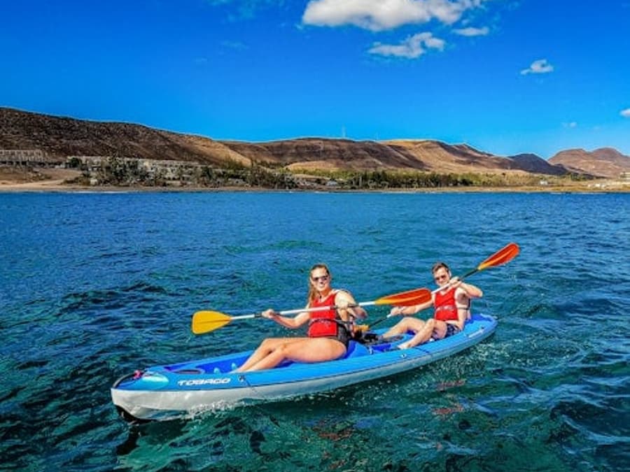 Fuerteventura: Wycieczka z przewodnikiem kajakiem i snorkeling + transfer w obie strony