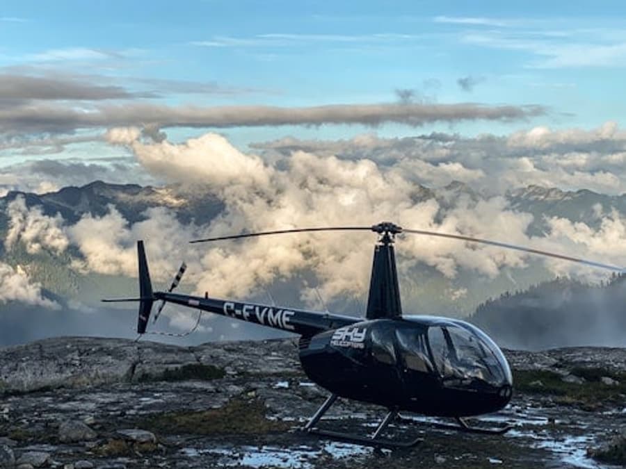 Vancouver: Lot helikopterem na 30 lub 45 minut z lądowaniem w Górach Przybrzeżnych