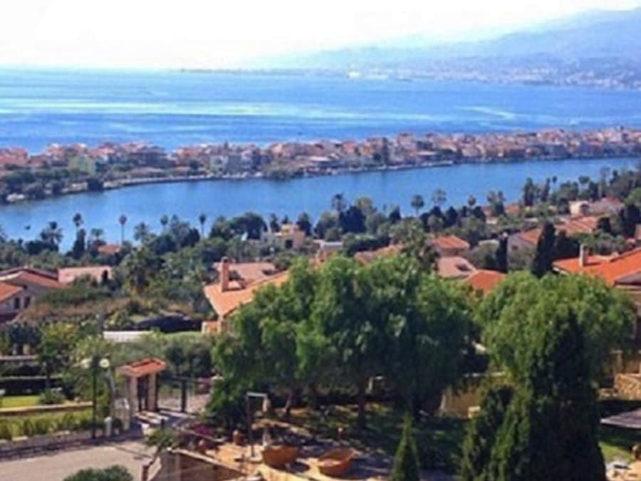 Roundtrip Shuttle Transfer from Messina to Taormina