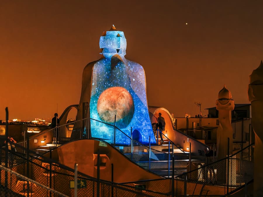 Tour Hướng Dẫn Ban Đêm La Pedrera-Casa Milà