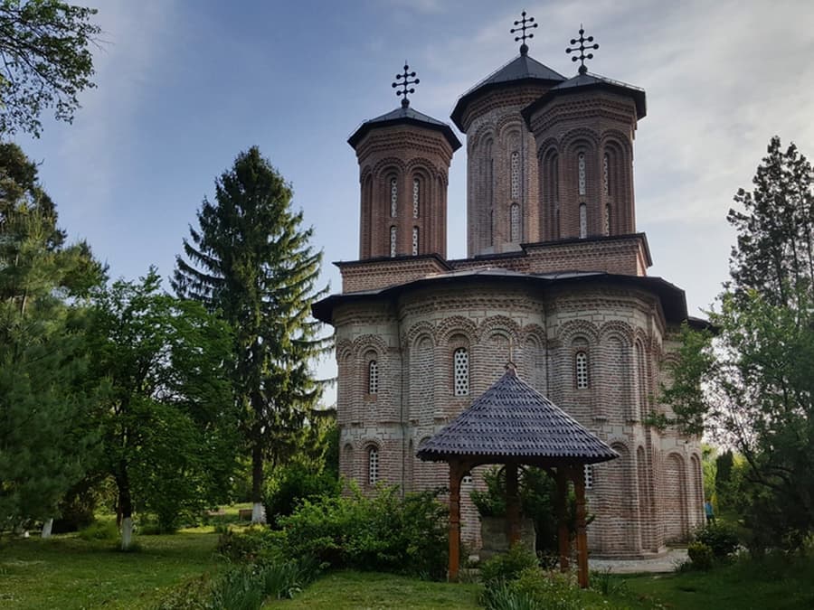 From Bucharest: Mogosoaia Palace & Snagov Monastery (Dracula's Tomb) Day Tour