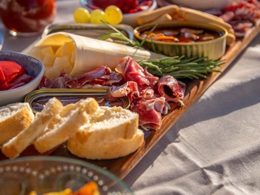 Barcelona: 2-Hr Small-Group Sailing Tour + Tapas