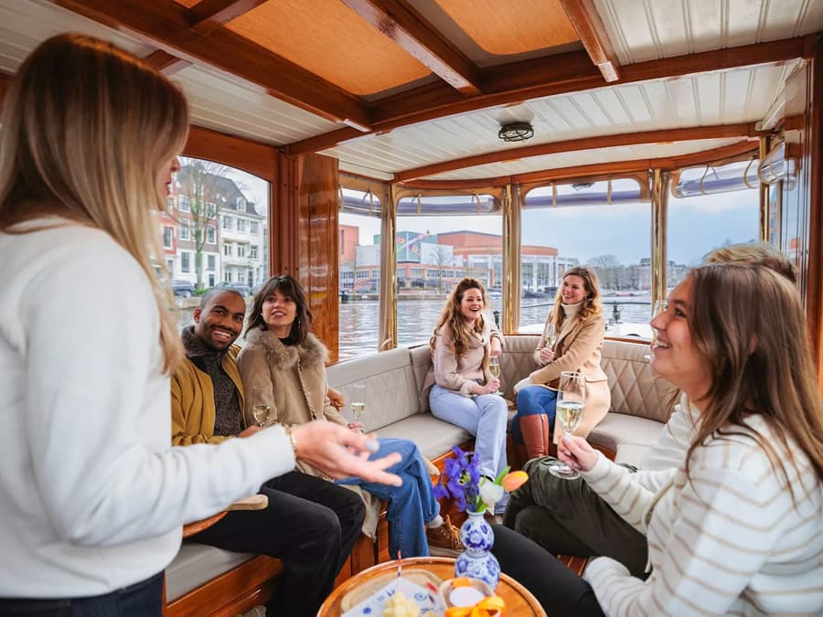 Amsterdam: 1-Hour Luxury Romantic Saloon Boat Cruise with Bubbles & Bites