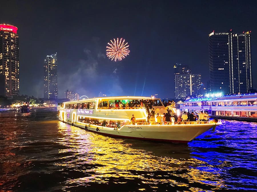 2-Hour Dinner Cruise with Live Entertainment
