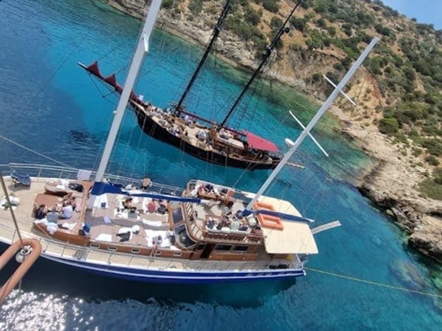 Athens Riviera: 5-Hr Sunset Cruise with Dinner, Drinks & Swim Stop