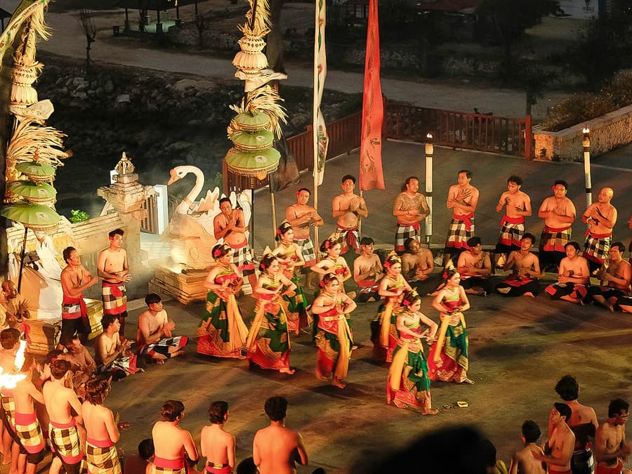 Par la Plage : Billets pour le Spectacle de Danse du Feu et Kecak