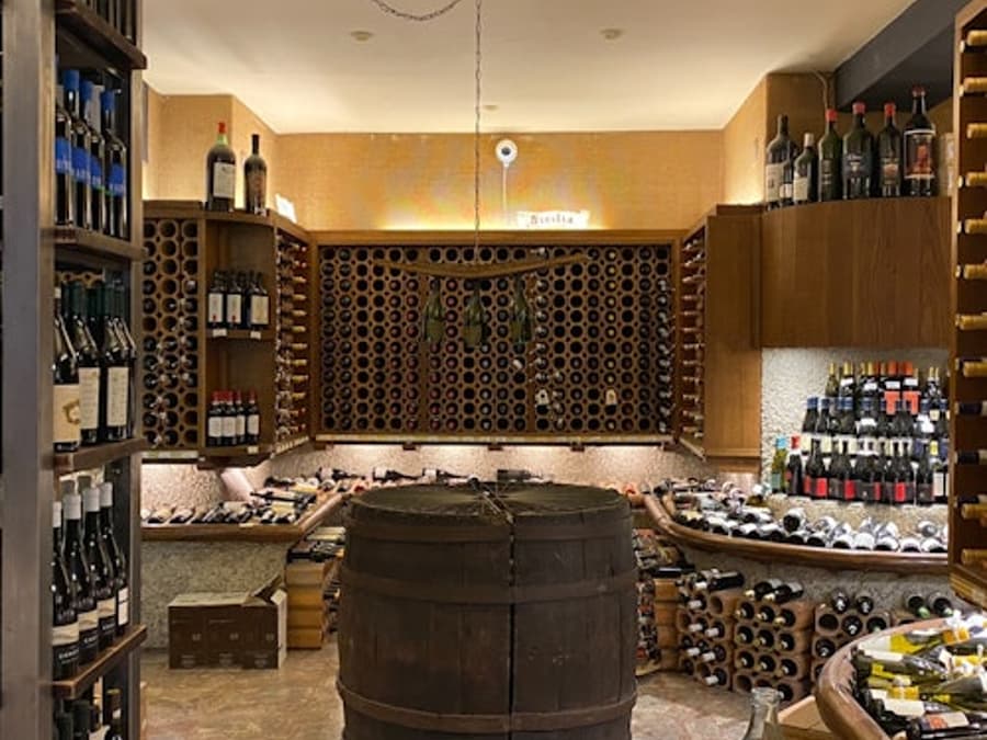 Florence: Wine Tasting + Lunch in the Historical Center