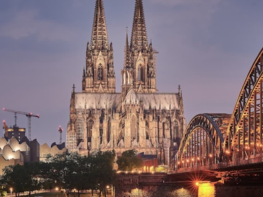 Cologne en Bref - Découvrez les Points Forts avec un Guide Local