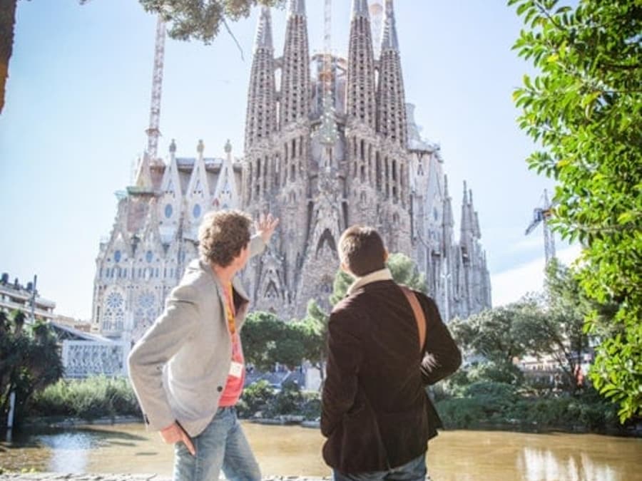 Go With A Local: Skip-The-Line Sagrada Família Tour in Dutch
