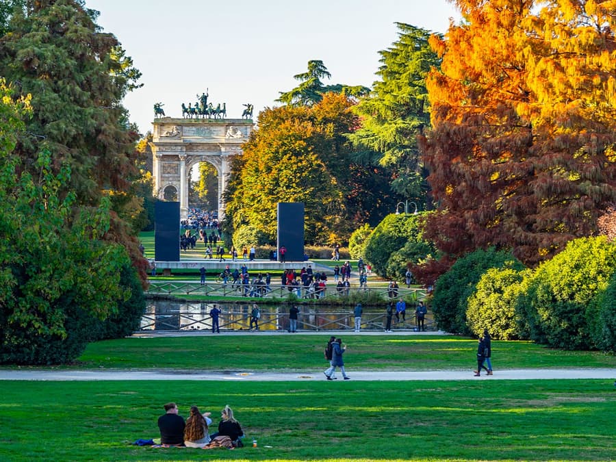 Passeio Guiado pela Torre Branca e Castelo Sforza com Caminhada pelo Parque