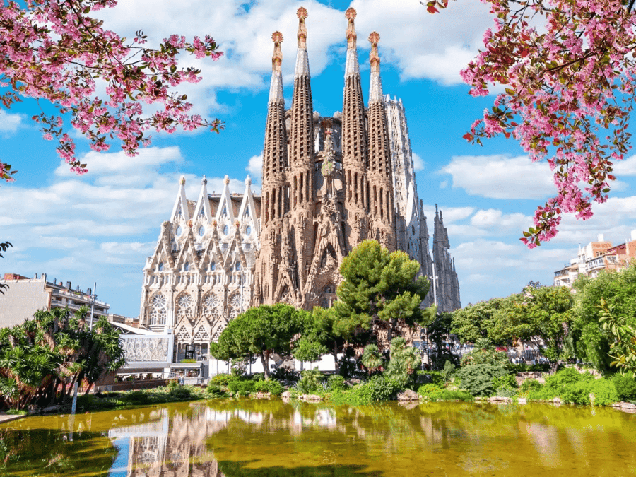 Sagrada Familia Fast-Track Guided Tour