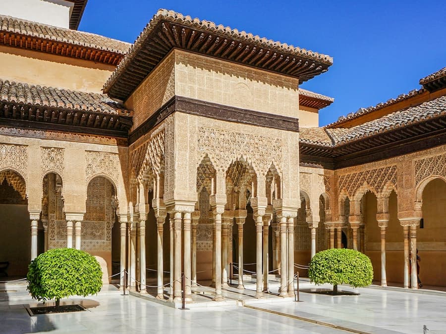 Hindi Pila na Pagpasok sa Alhambra: Gabay na Paglilibot kasama ang Nasrid Palaces