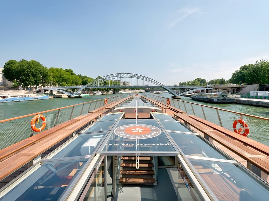 Seine River 1-Hour Sightseeing Cruise from the Eiffel Tower