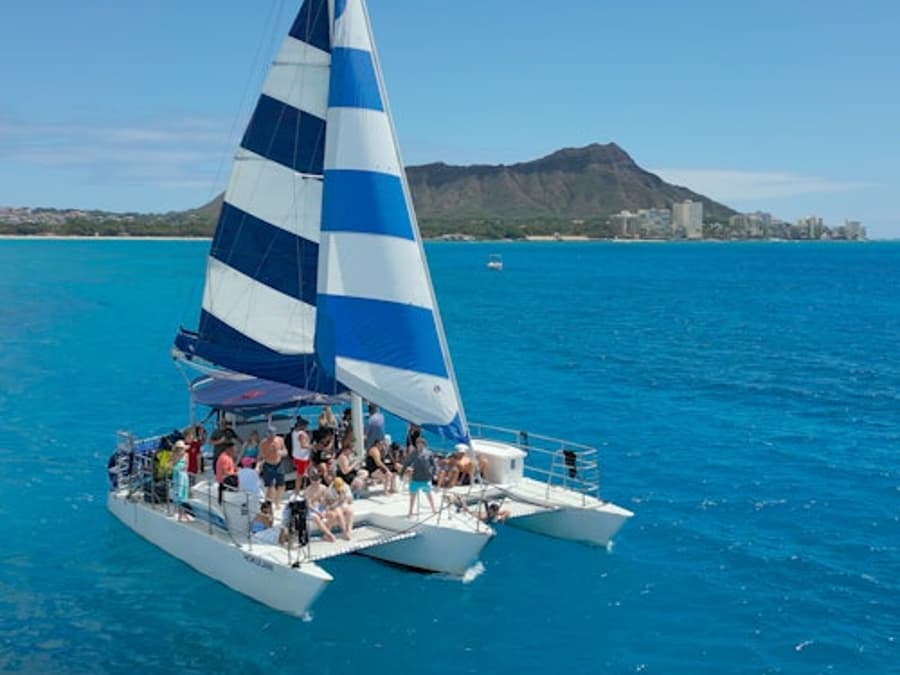 Waikiki: Sailing & Snorkeling Tour