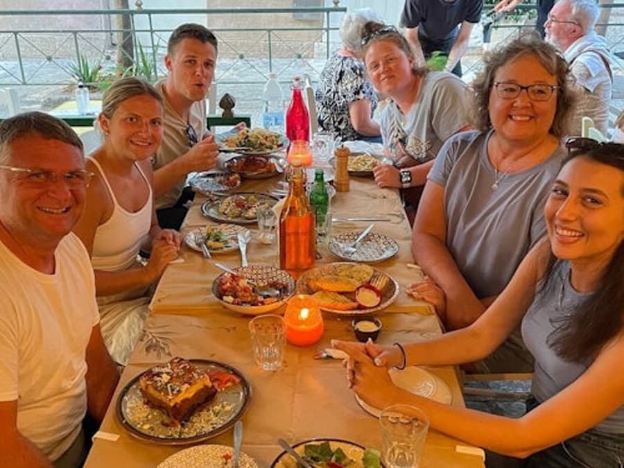 Athens: Small-Group Night Walking Tour + Dinner
