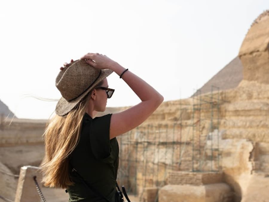 Giza Pyramids, Sphinx, Egyptian Museum & Khan Khalili Bazaar: Female-Guided Tour