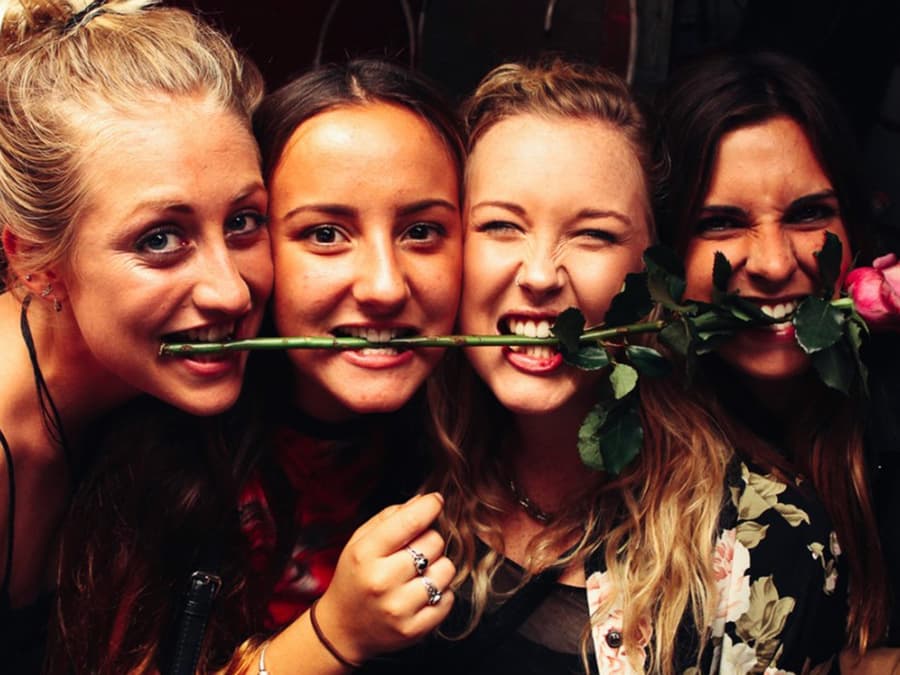 Tour dei Pub di Praga & Festa Internazionale con Shot di Benvenuto & Ingresso VIP