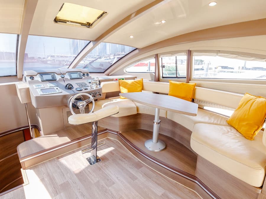 Festa sul Mare: Lussuoso Noleggio di Yacht Privato dal Porto di Dubai