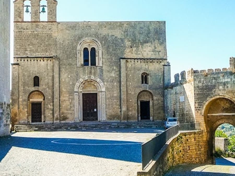 Tarquinia: Eintrittskarte + Hin- und Rücktransfer von Civitavecchia