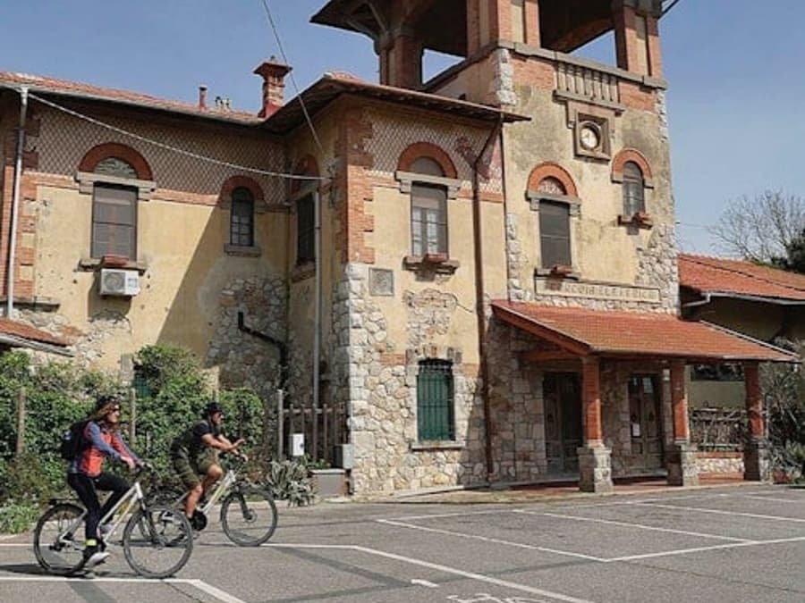 Pisa: Self-Guided Bike Tour