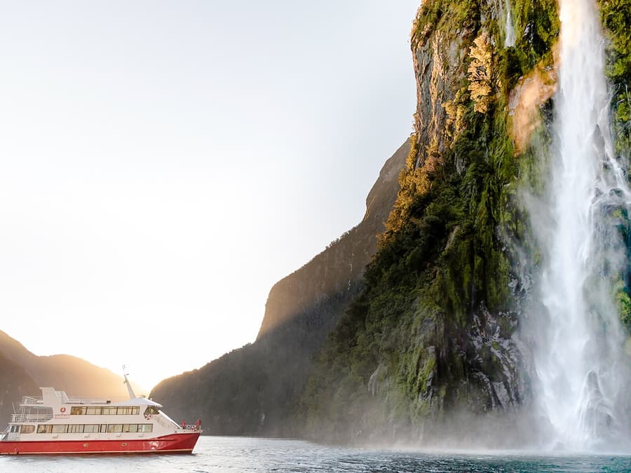 From Queenstown: 4-Hour Milford Sound Helicopter Tour and Cruise
