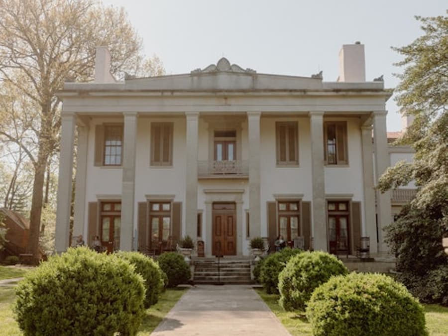 The Belle Meade Mansion Tour + Wine Tasting