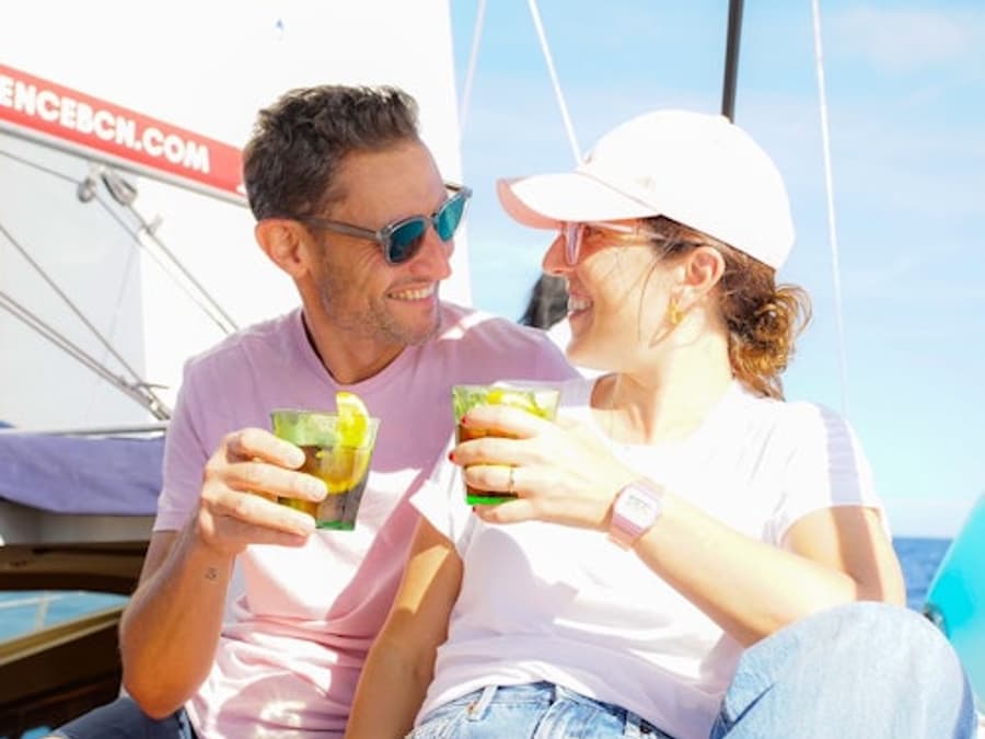 Barcelona: Daytime Sailing with Drinks and Snacks