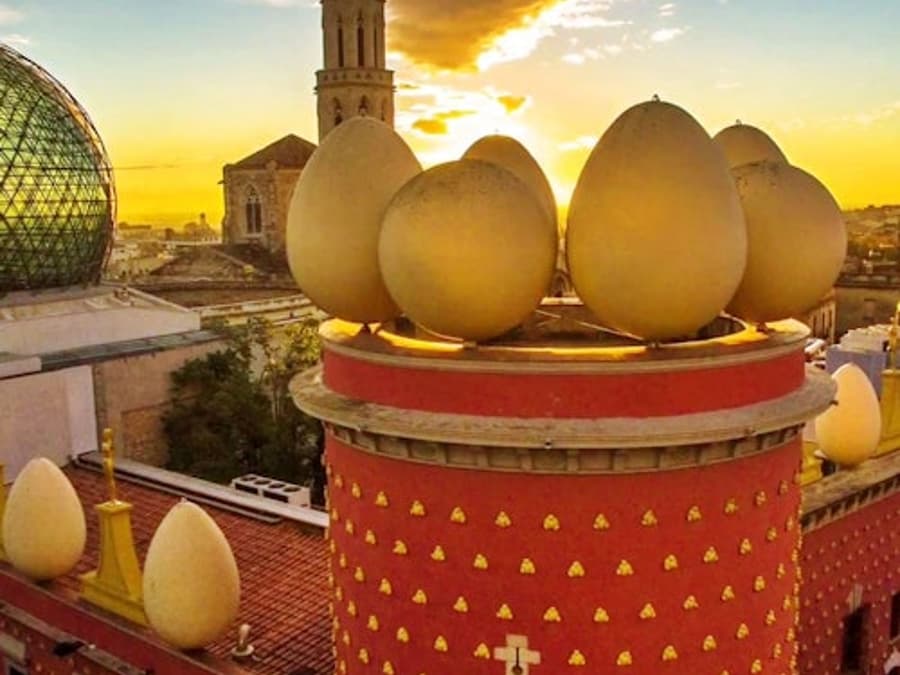 Dalí Museum, Figueres & Girona: Small Group Guided Day Trip from Barcelona
