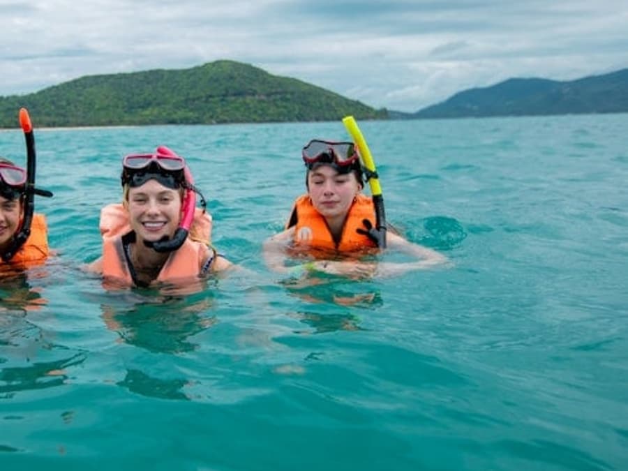 Tan & Pig Islands: Guided Speedboat Tour from Koh Samui + Pink Dolphin Spotting