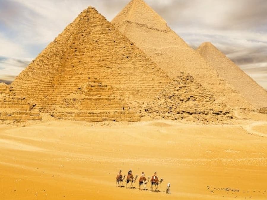 Pyramids of Giza and Sphinx Tour with Nile River Felucca Ride