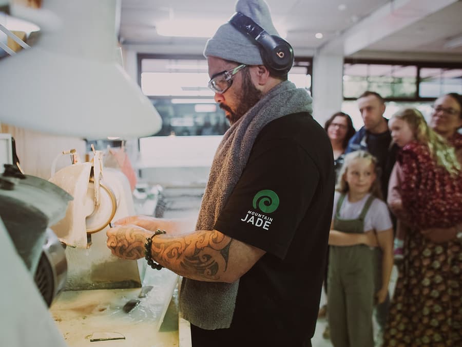 40 Mins Jade Carving Rotorua Guided Tour