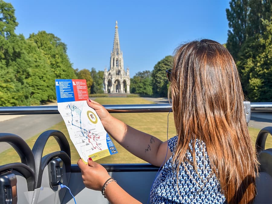 Combo (Tiết kiệm 17%): Tour xe buýt Hop-On Hop-Off Brussels + Vé Thế Giới Bia Bỉ