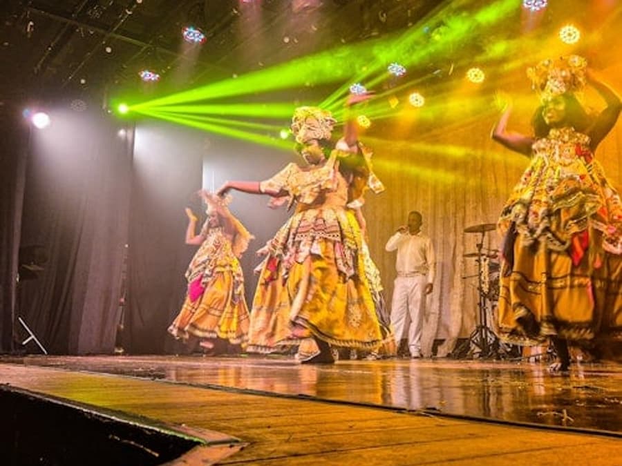 Rio de Janeiro: Ginga Tropical Show - Brazilian Rhythms